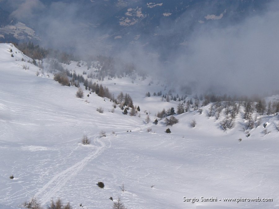 04 Sguardo sul pianoro sotto lo spallone.JPG